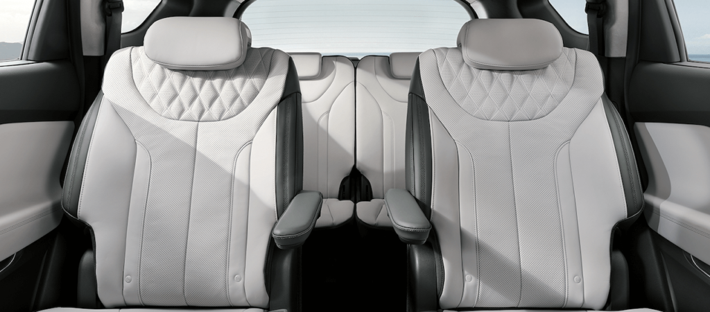현대-23년식-싼타페-하이브리드-뒷좌석-디자인